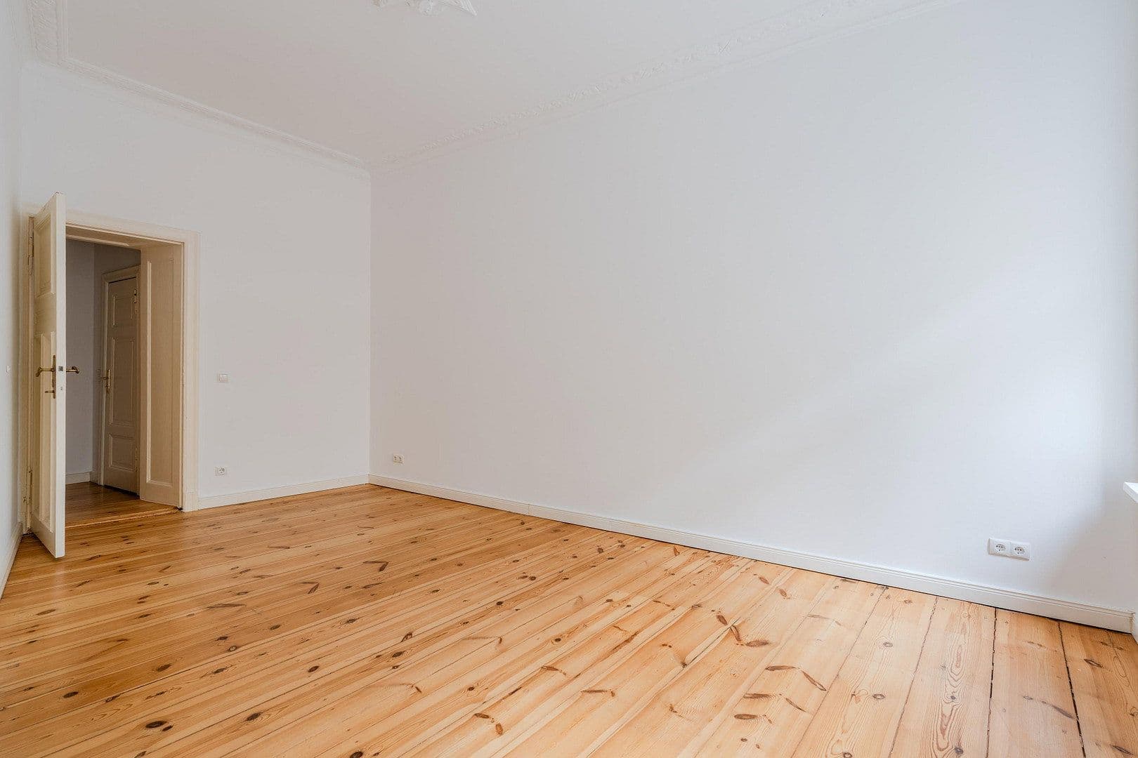 Prodej bytu 4+1 118 m², Düsseldorfer Str. 14, Berlin, Berlín Prodej bytu 4+1 118 m², Düsseldorfer Str. 14, Berlin, Berlín