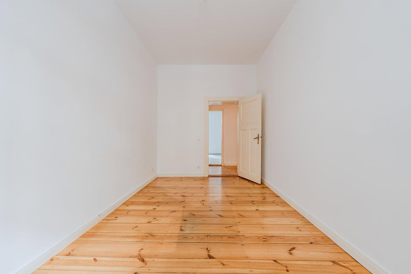 Prodej bytu 4+1 118 m², Düsseldorfer Str. 14, Berlin, Berlín Prodej bytu 4+1 118 m², Düsseldorfer Str. 14, Berlin, Berlín