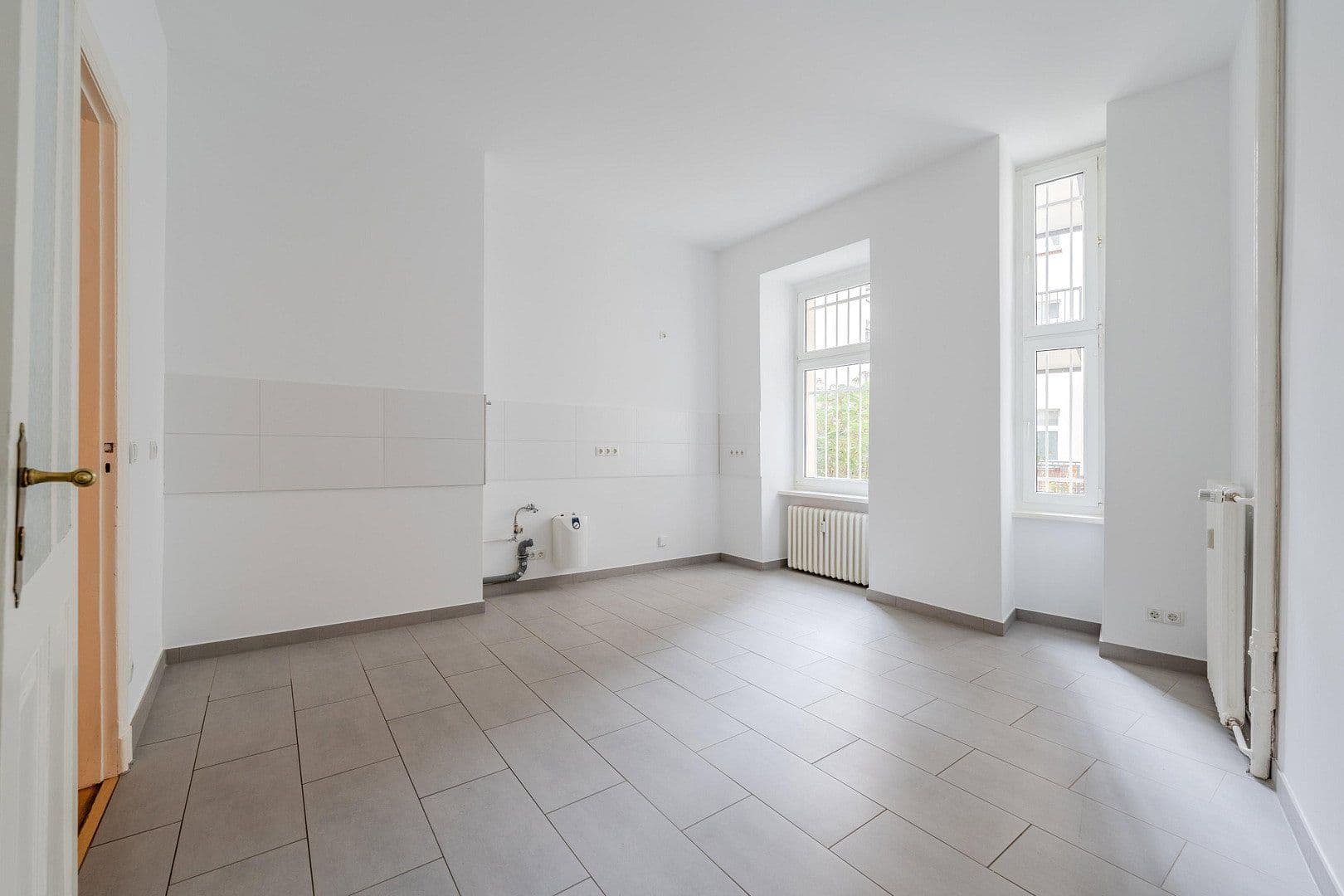 Prodej bytu 4+1 118 m², Düsseldorfer Str. 14, Berlin, Berlín Prodej bytu 4+1 118 m², Düsseldorfer Str. 14, Berlin, Berlín