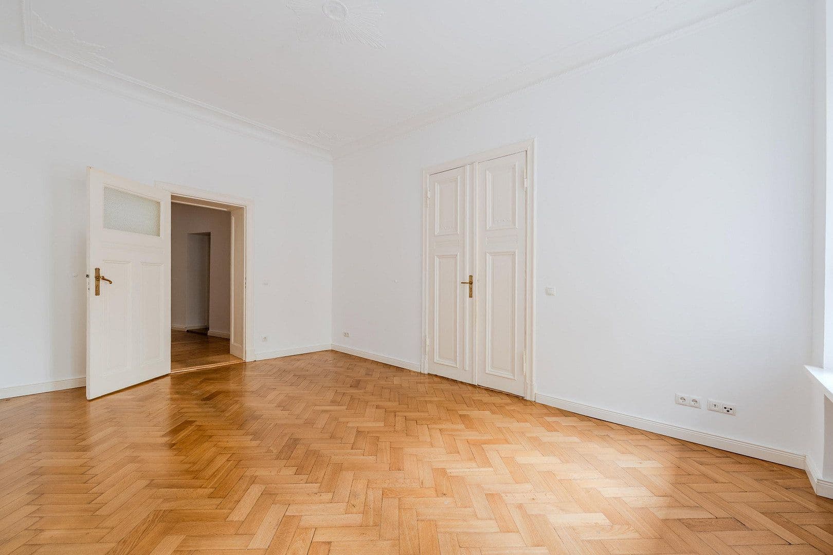 Prodej bytu 4+1 118 m², Düsseldorfer Str. 14, Berlin, Berlín Prodej bytu 4+1 118 m², Düsseldorfer Str. 14, Berlin, Berlín