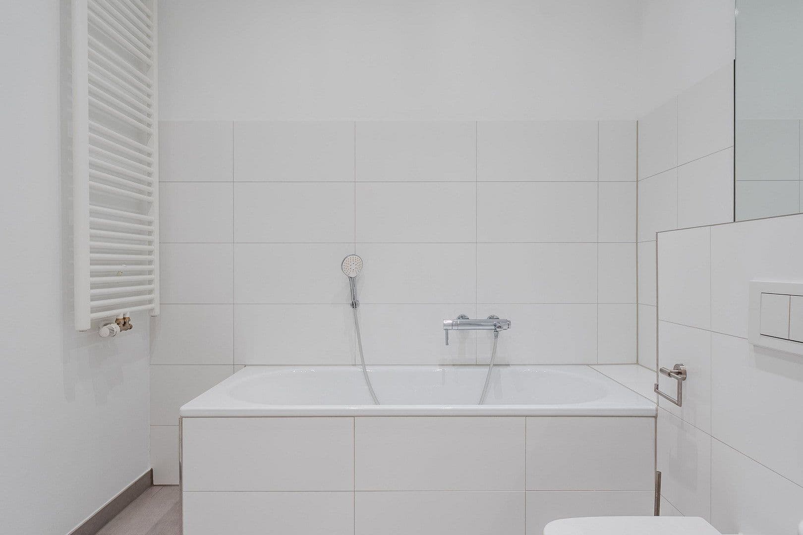 Prodej bytu 4+1 118 m², Düsseldorfer Str. 14, Berlin, Berlín Prodej bytu 4+1 118 m², Düsseldorfer Str. 14, Berlin, Berlín