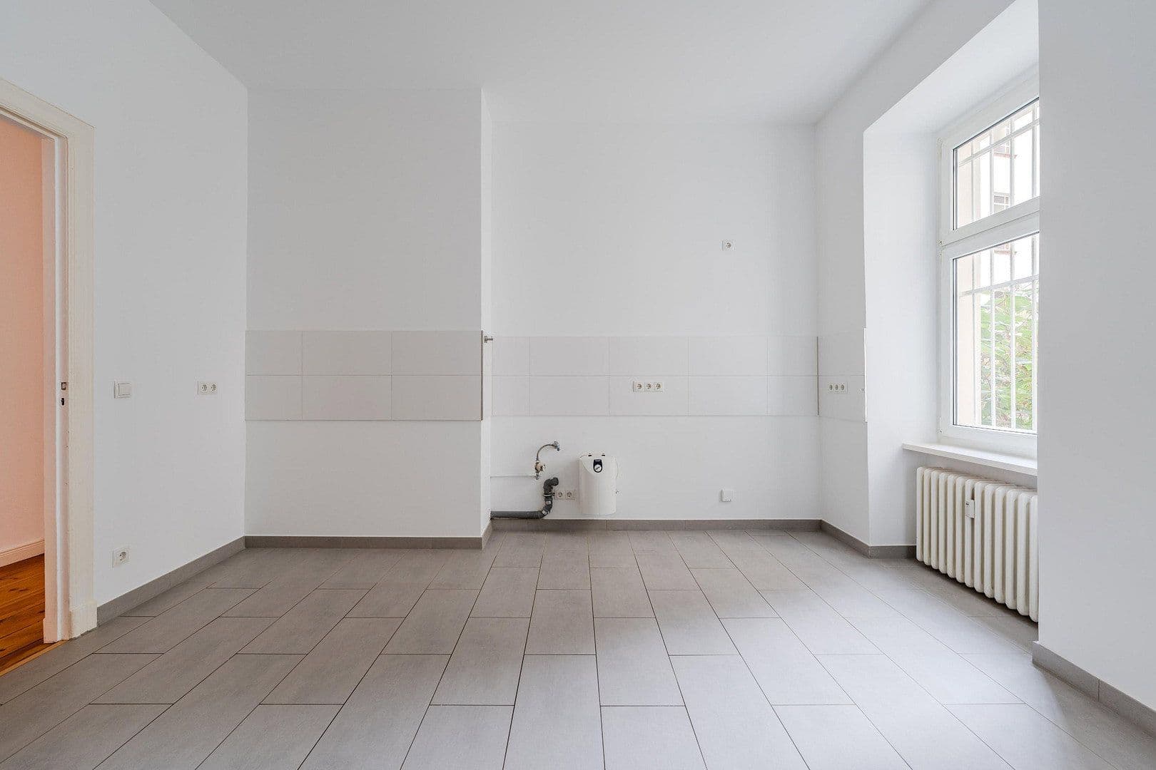 Prodej bytu 4+1 118 m², Düsseldorfer Str. 14, Berlin, Berlín Prodej bytu 4+1 118 m², Düsseldorfer Str. 14, Berlin, Berlín