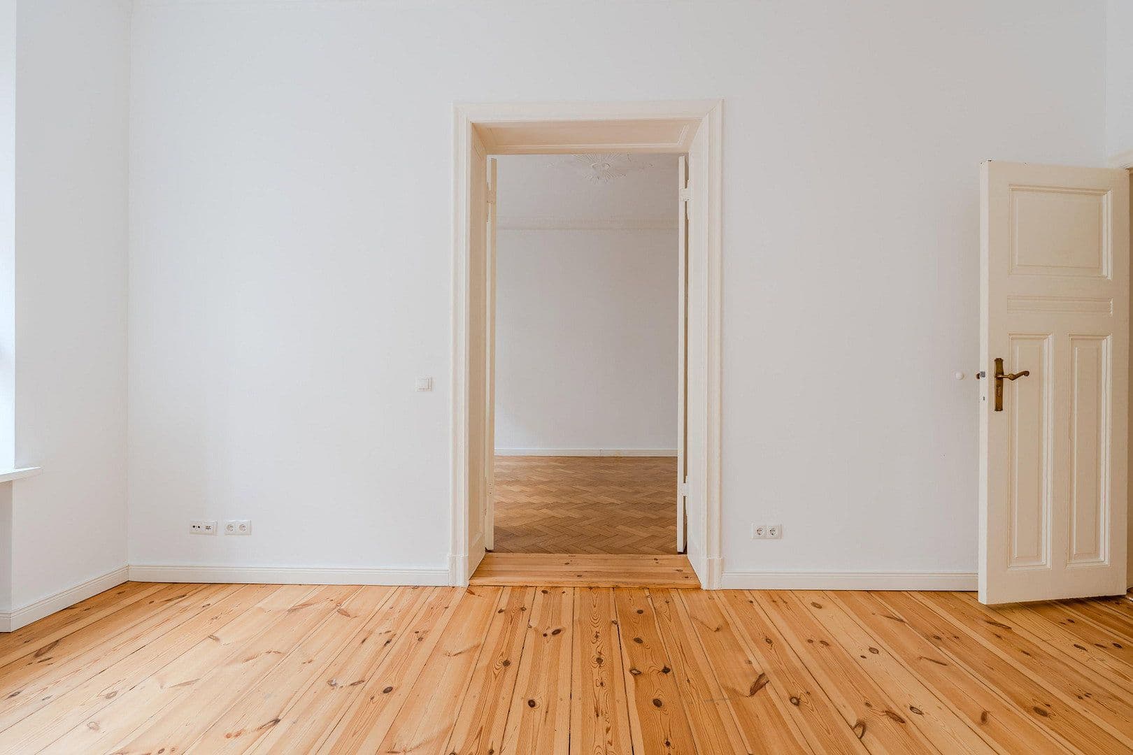 Prodej bytu 4+1 118 m², Düsseldorfer Str. 14, Berlin, Berlín Prodej bytu 4+1 118 m², Düsseldorfer Str. 14, Berlin, Berlín