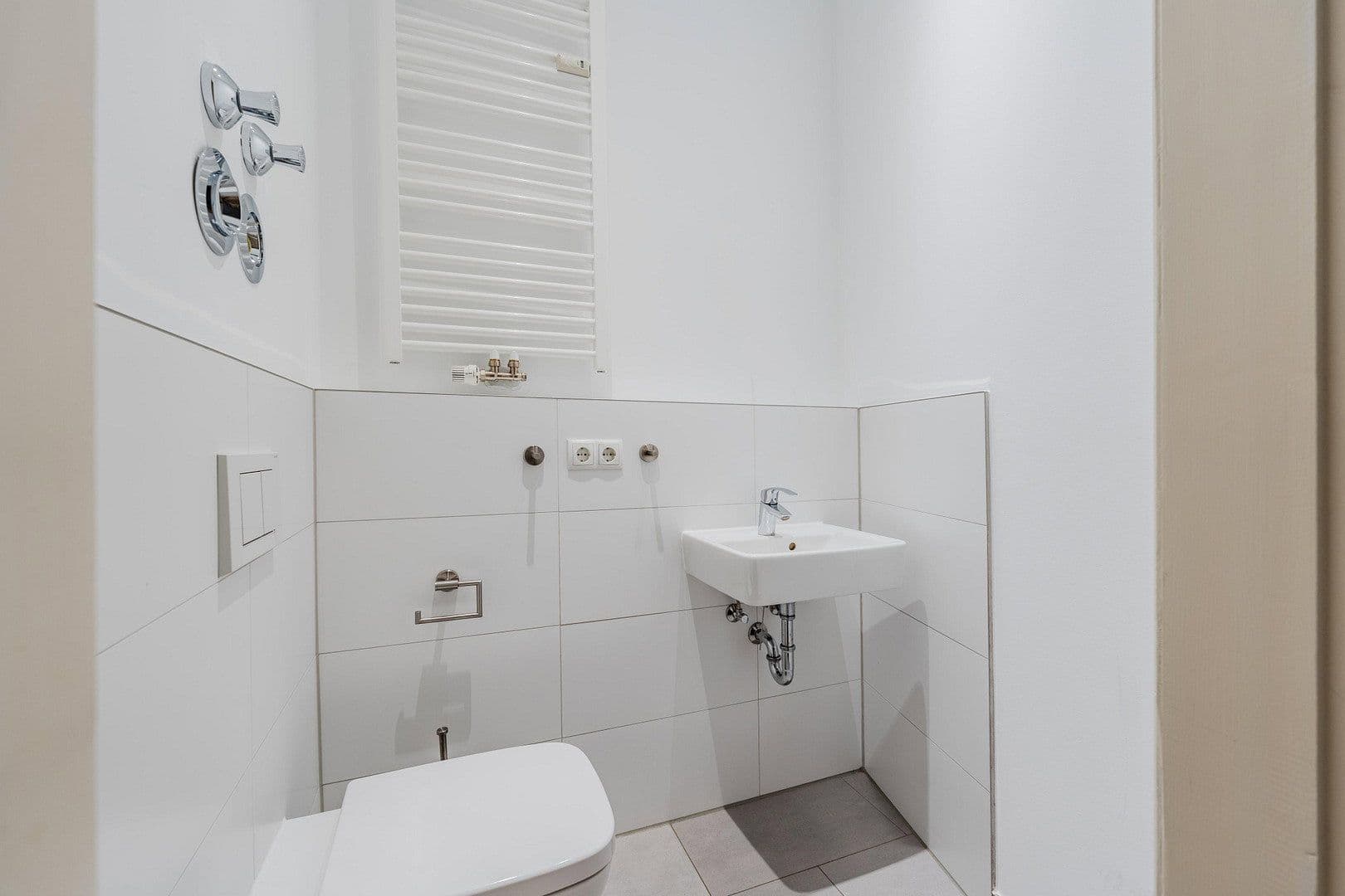 Prodej bytu 4+1 118 m², Düsseldorfer Str. 14, Berlin, Berlín Prodej bytu 4+1 118 m², Düsseldorfer Str. 14, Berlin, Berlín