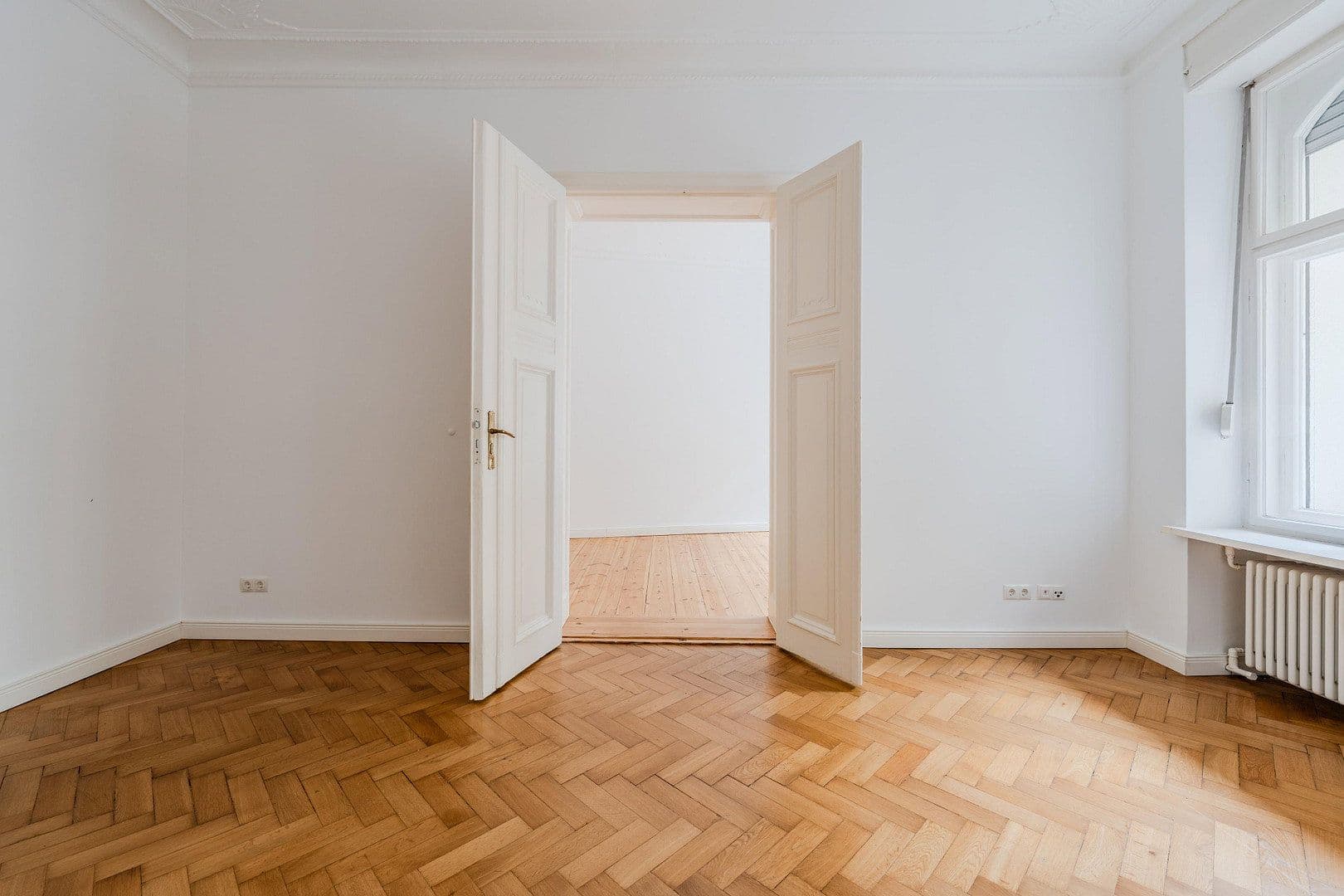 Prodej bytu 4+1 118 m², Düsseldorfer Str. 14, Berlin, Berlín Prodej bytu 4+1 118 m², Düsseldorfer Str. 14, Berlin, Berlín