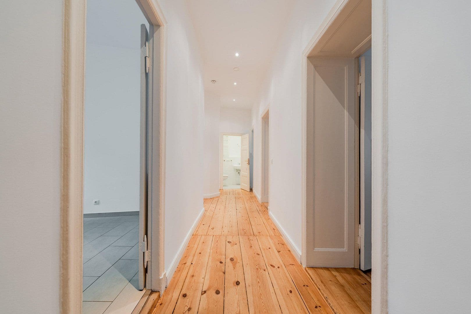 Prodej bytu 4+1 118 m², Düsseldorfer Str. 14, Berlin, Berlín Prodej bytu 4+1 118 m², Düsseldorfer Str. 14, Berlin, Berlín