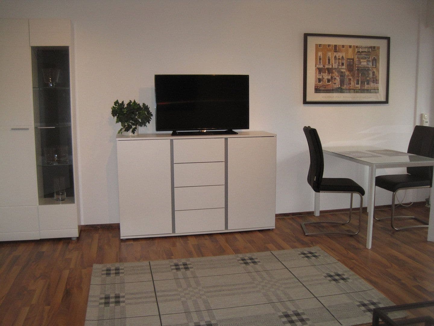 Pronájem bytu 1+1 43 m², Schwarzwaldstr. 40, Frankfurt, Hessen Pronájem bytu 1+1 43 m², Schwarzwaldstr. 40, Frankfurt, Hessen