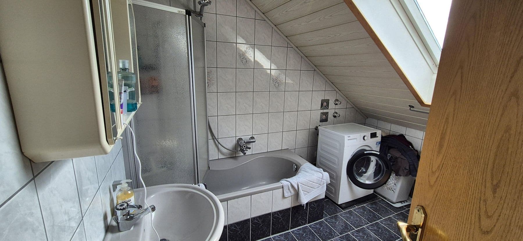 Prodej domu 229 m², pozemek 1.040 m², Biberbach, Bavorsko Prodej domu 229 m², pozemek 1.040 m², Biberbach, Bavorsko