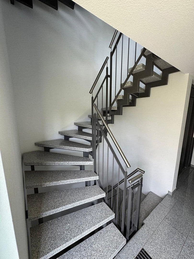 Pronájem bytu 4+1 91 m², Wolfschlugen, Bádensko-Württembersko Pronájem bytu 4+1 91 m², Wolfschlugen, Bádensko-Württembersko