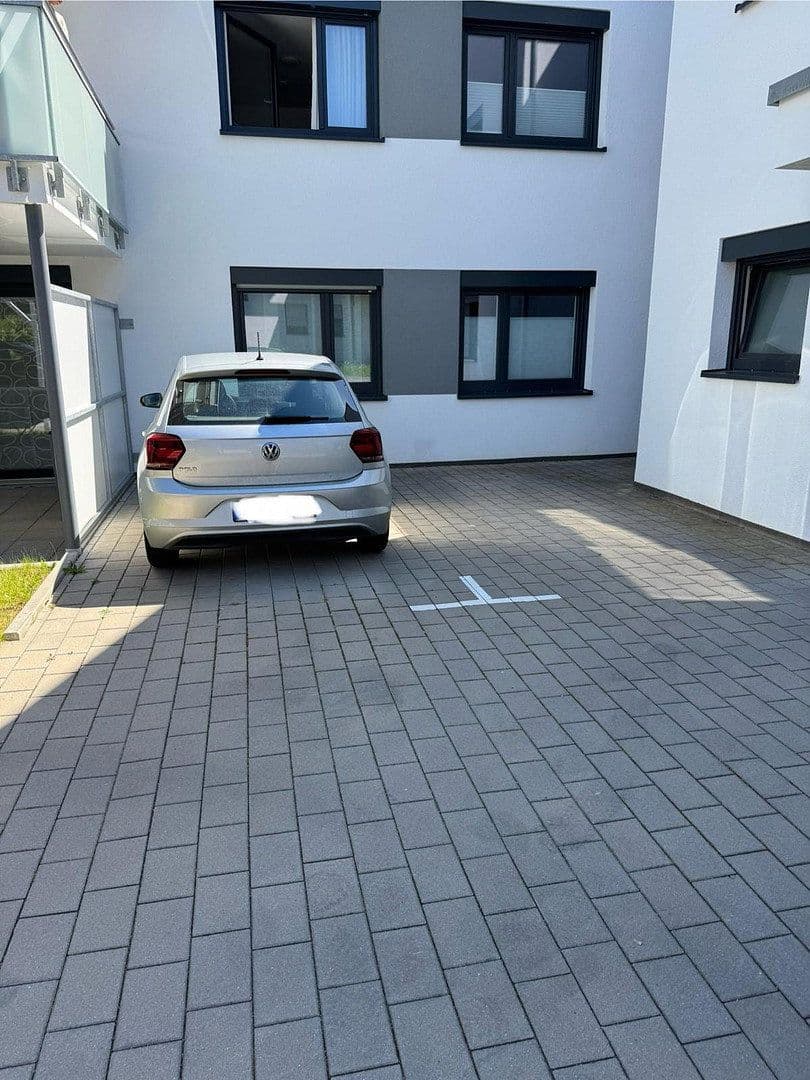 Pronájem bytu 4+1 91 m², Wolfschlugen, Bádensko-Württembersko Pronájem bytu 4+1 91 m², Wolfschlugen, Bádensko-Württembersko