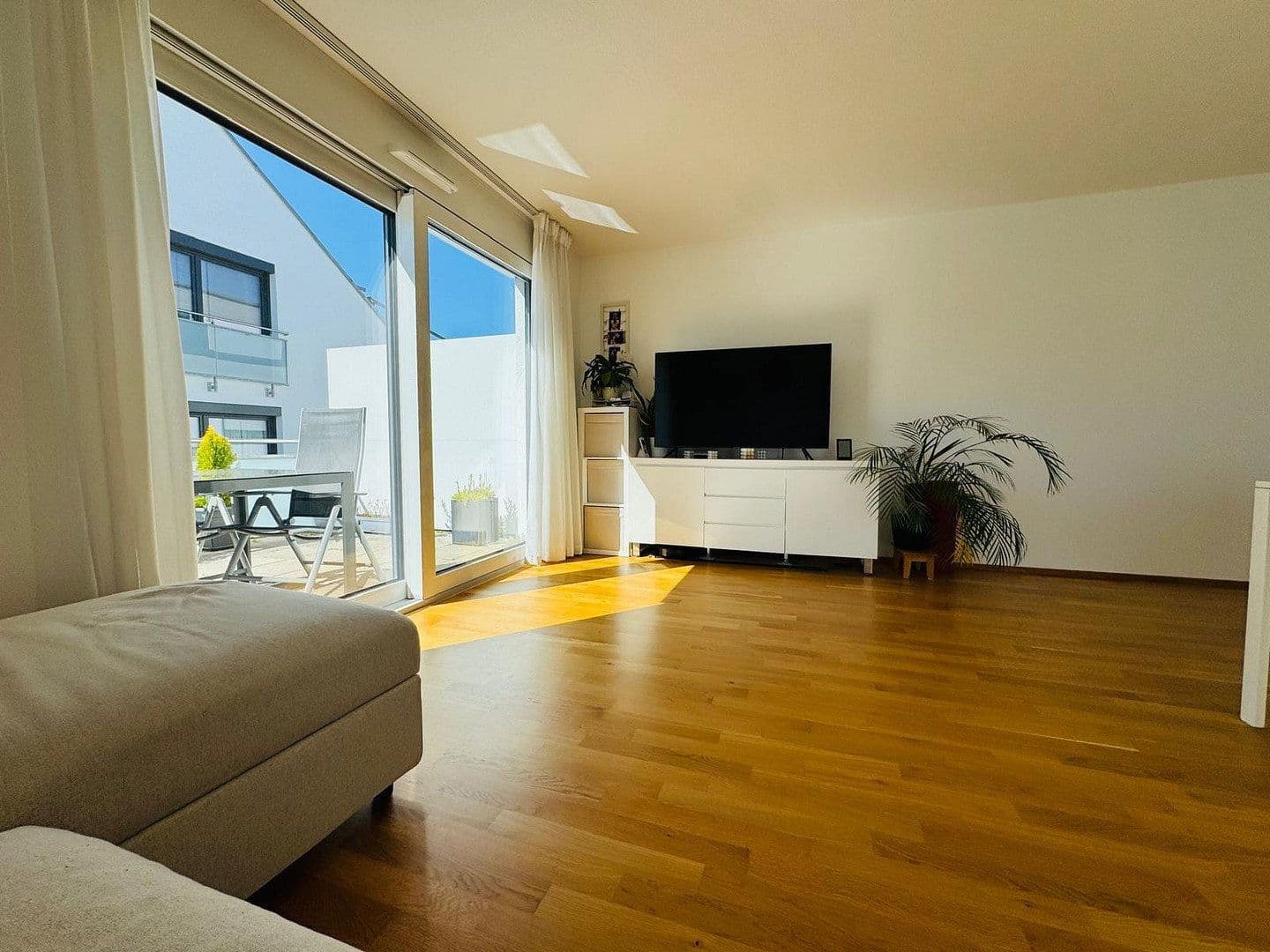 Pronájem bytu 4+1 91 m², Wolfschlugen, Bádensko-Württembersko Pronájem bytu 4+1 91 m², Wolfschlugen, Bádensko-Württembersko