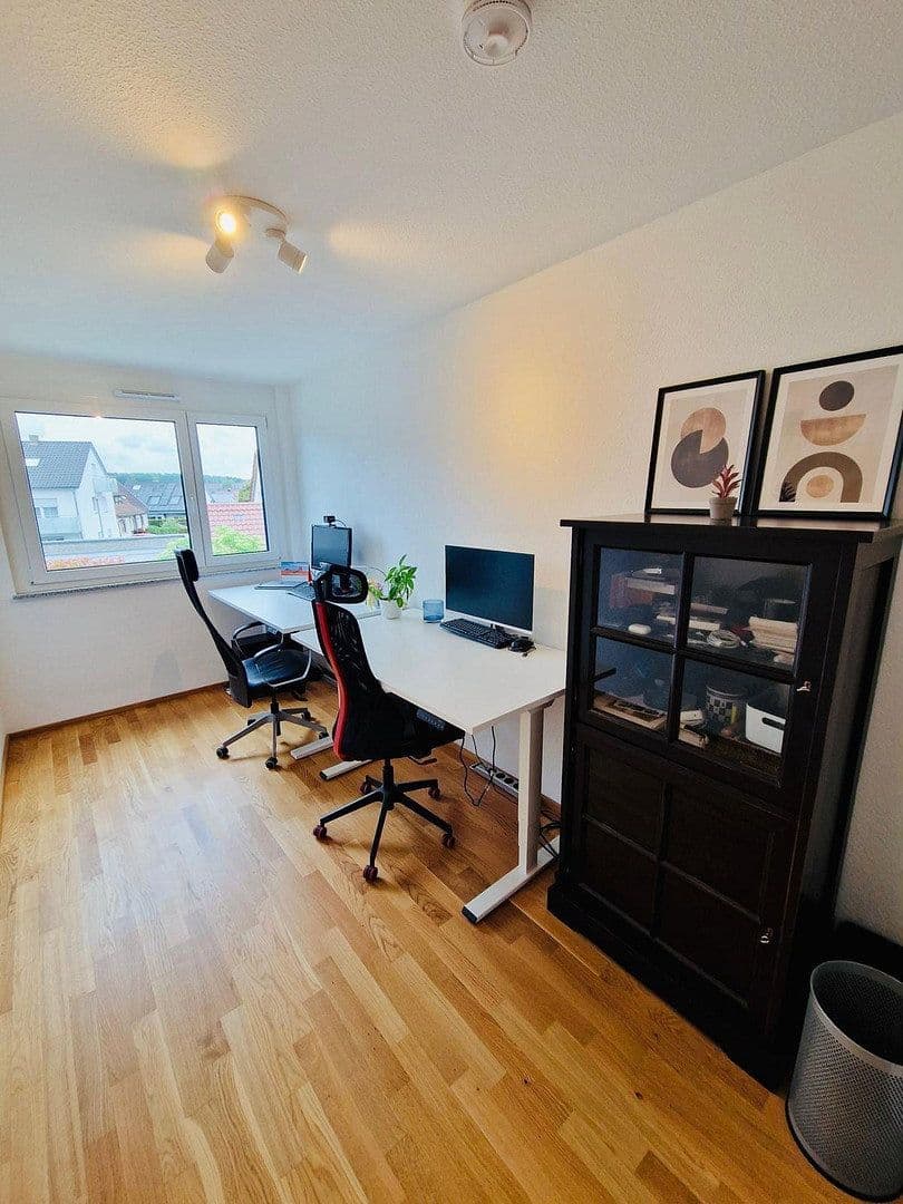 Pronájem bytu 4+1 91 m², Wolfschlugen, Bádensko-Württembersko Pronájem bytu 4+1 91 m², Wolfschlugen, Bádensko-Württembersko