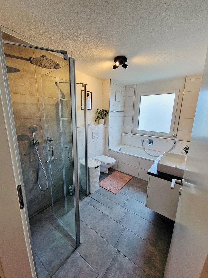 Pronájem bytu 4+1 91 m², Wolfschlugen, Bádensko-Württembersko Pronájem bytu 4+1 91 m², Wolfschlugen, Bádensko-Württembersko
