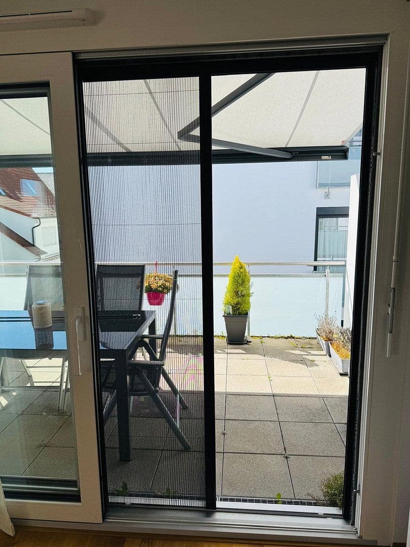 Pronájem bytu 4+1 91 m², Wolfschlugen, Bádensko-Württembersko Pronájem bytu 4+1 91 m², Wolfschlugen, Bádensko-Württembersko