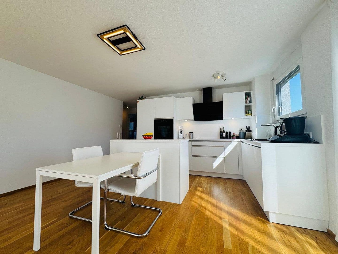 Pronájem bytu 4+1 91 m², Wolfschlugen, Bádensko-Württembersko Pronájem bytu 4+1 91 m², Wolfschlugen, Bádensko-Württembersko