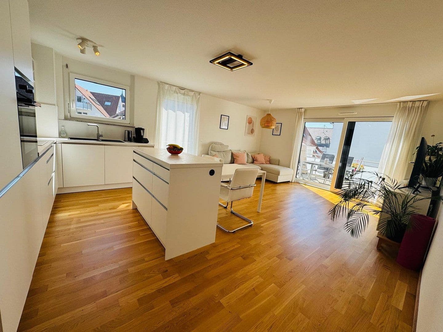 Pronájem bytu 4+1 91 m², Wolfschlugen, Bádensko-Württembersko Pronájem bytu 4+1 91 m², Wolfschlugen, Bádensko-Württembersko