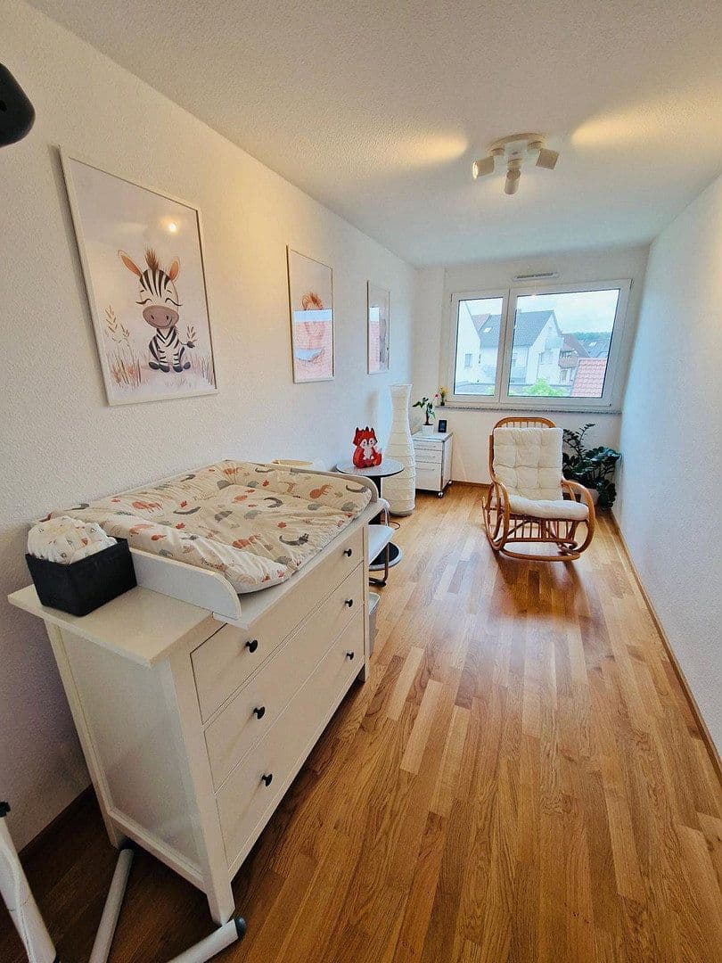 Pronájem bytu 4+1 91 m², Wolfschlugen, Bádensko-Württembersko Pronájem bytu 4+1 91 m², Wolfschlugen, Bádensko-Württembersko