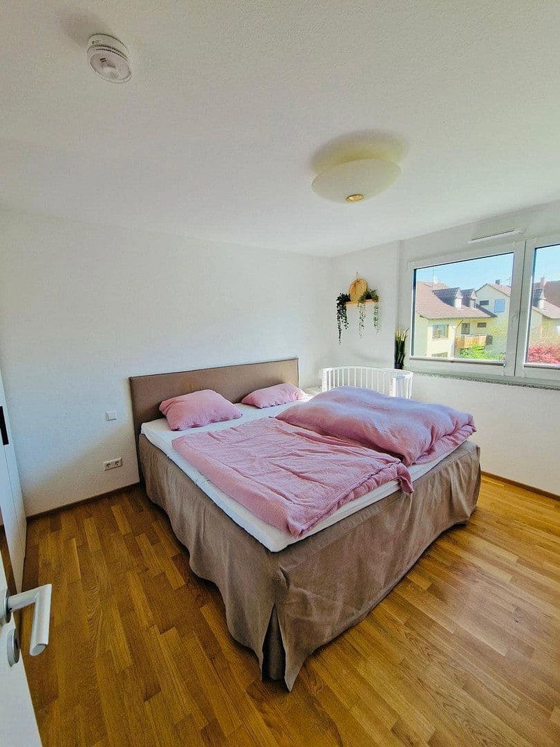 Pronájem bytu 4+1 91 m², Wolfschlugen, Bádensko-Württembersko Pronájem bytu 4+1 91 m², Wolfschlugen, Bádensko-Württembersko
