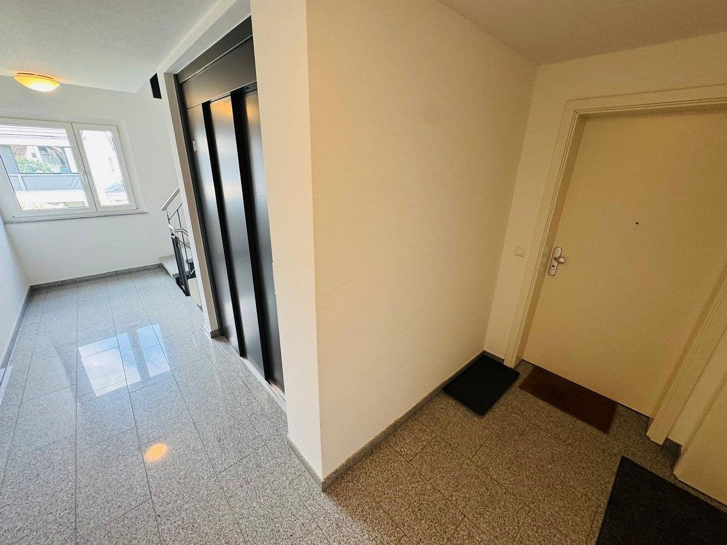 Pronájem bytu 4+1 91 m², Wolfschlugen, Bádensko-Württembersko Pronájem bytu 4+1 91 m², Wolfschlugen, Bádensko-Württembersko
