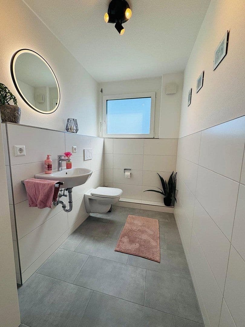 Pronájem bytu 4+1 91 m², Wolfschlugen, Bádensko-Württembersko Pronájem bytu 4+1 91 m², Wolfschlugen, Bádensko-Württembersko
