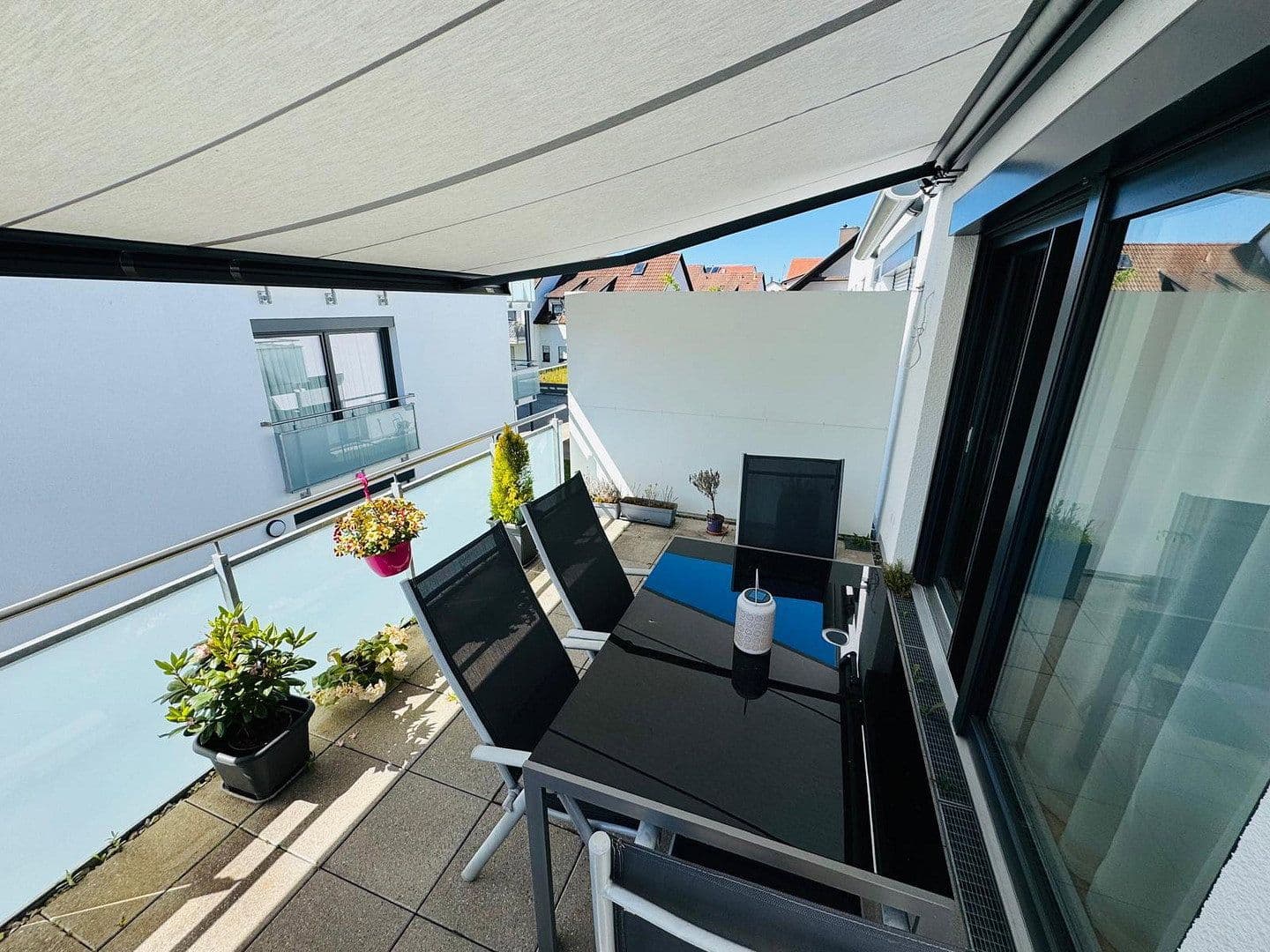 Pronájem bytu 4+1 91 m², Wolfschlugen, Bádensko-Württembersko Pronájem bytu 4+1 91 m², Wolfschlugen, Bádensko-Württembersko
