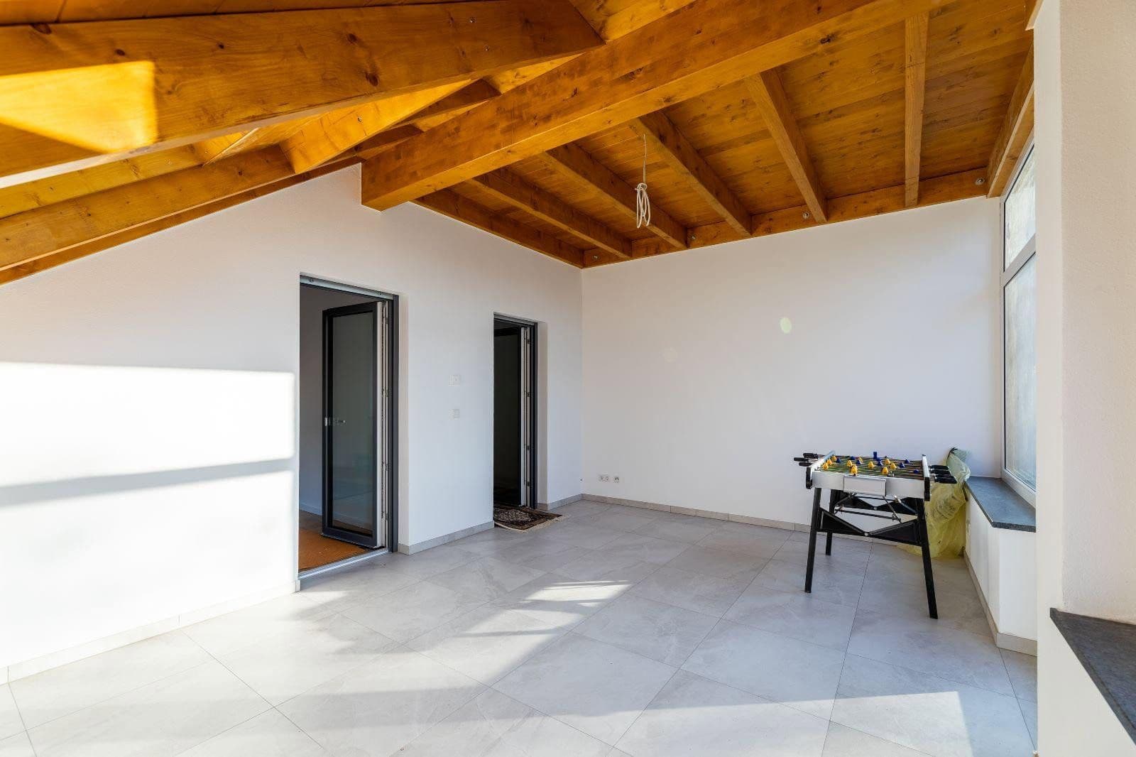 Pronájem domu 155 m², pozemek 300 m², Neuberg, Hessen Pronájem domu 155 m², pozemek 300 m², Neuberg, Hessen