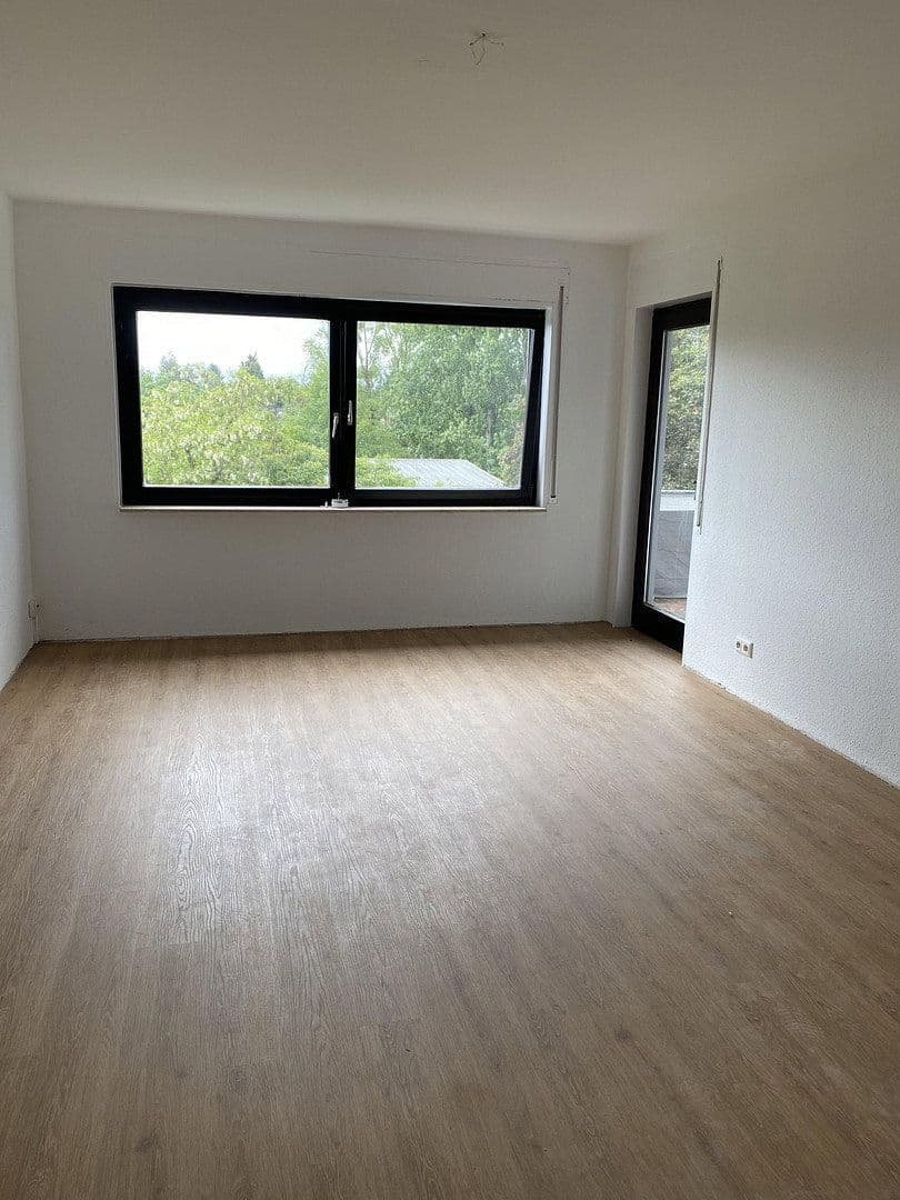 Pronájem bytu 3+1 75 m², Sauerweinstr. 8-12, Darmstadt, Hessen Pronájem bytu 3+1 75 m², Sauerweinstr. 8-12, Darmstadt, Hessen