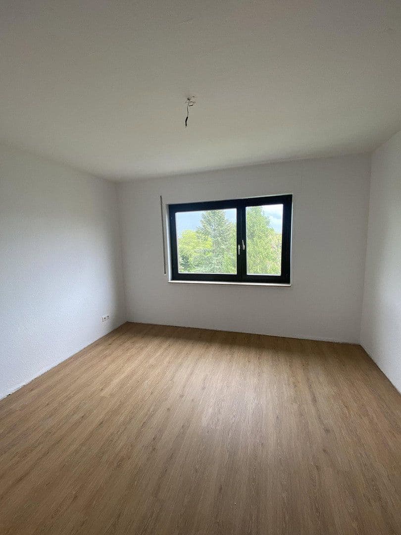 Pronájem bytu 3+1 75 m², Sauerweinstr. 8-12, Darmstadt, Hessen Pronájem bytu 3+1 75 m², Sauerweinstr. 8-12, Darmstadt, Hessen