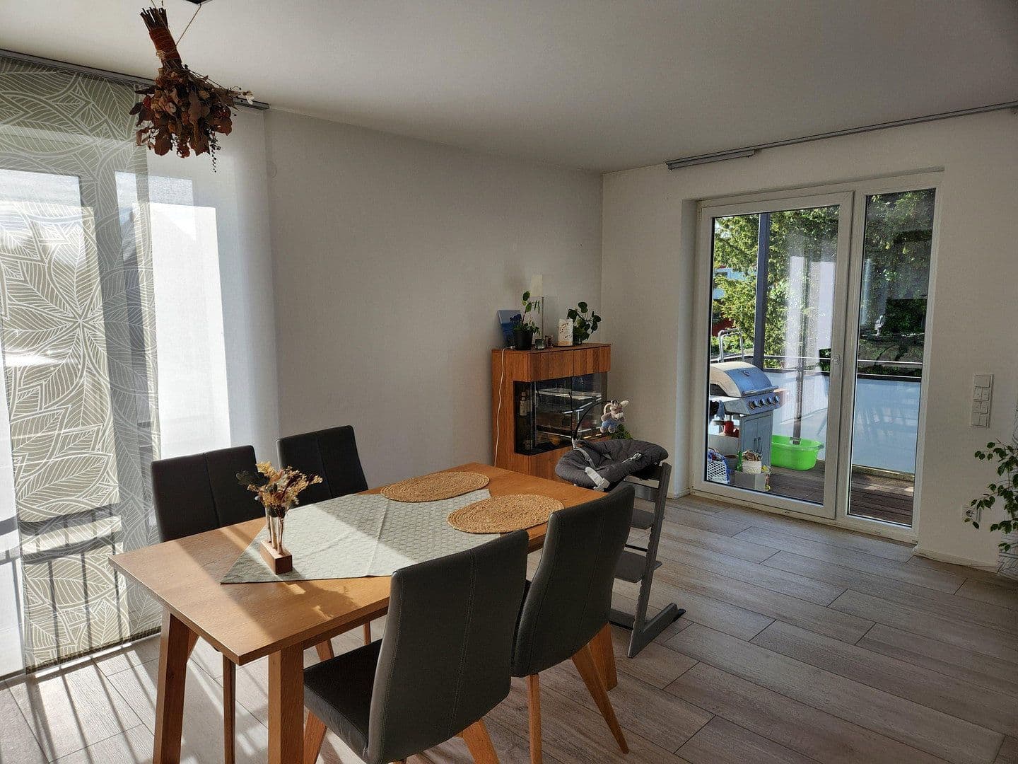 Pronájem bytu 3+1 90 m², Höfatstraße 1 1/2, Augsburg, Bavorsko Pronájem bytu 3+1 90 m², Höfatstraße 1 1/2, Augsburg, Bavorsko