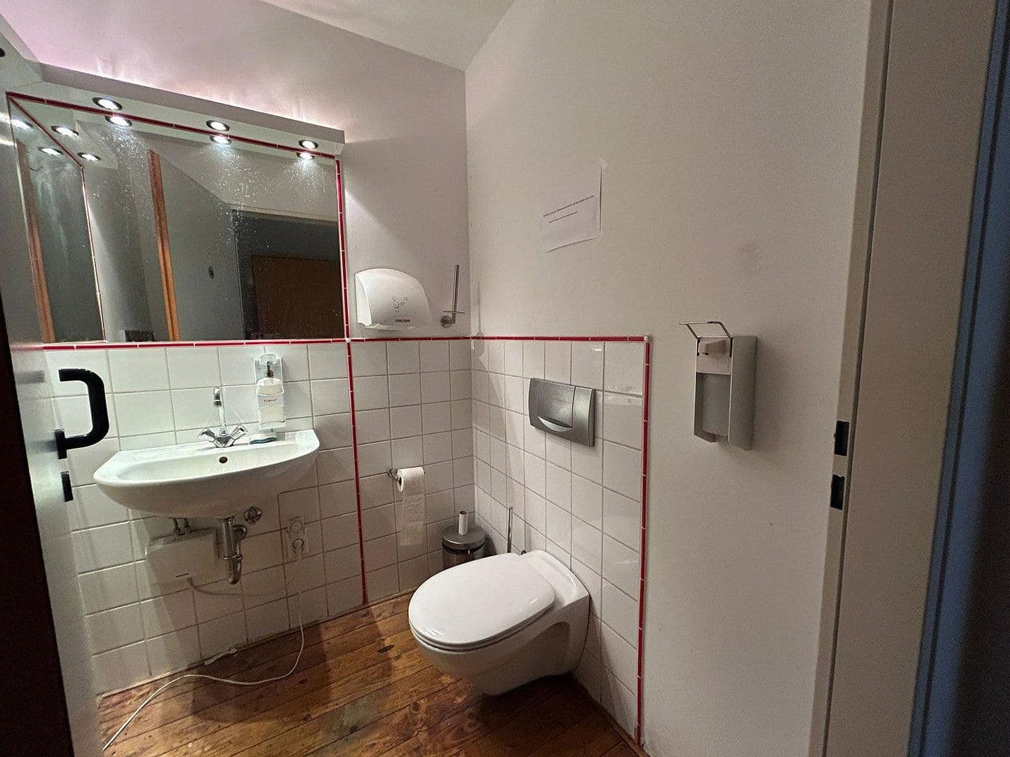 Pronájem nebytového prostoru 350 m², Marsiliusstraße 93, Köln, Severní Porýní-Vestfálsko Pronájem nebytového prostoru 350 m², Marsiliusstraße 93, Köln, Severní Porýní-Vestfálsko