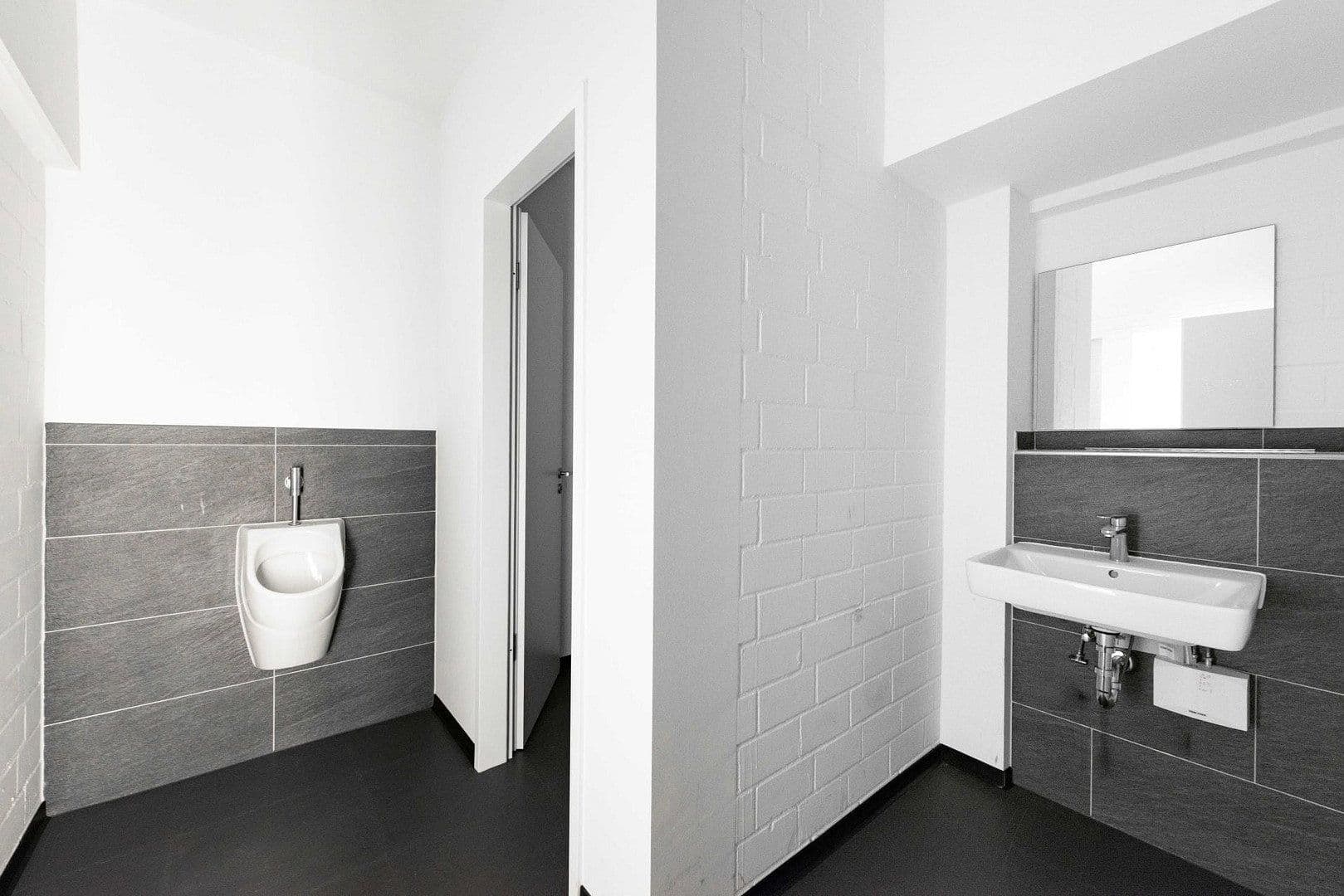 Pronájem nebytového prostoru 520 m², Moselstr. 14, Neuss, Severní Porýní-Vestfálsko Pronájem nebytového prostoru 520 m², Moselstr. 14, Neuss, Severní Porýní-Vestfálsko