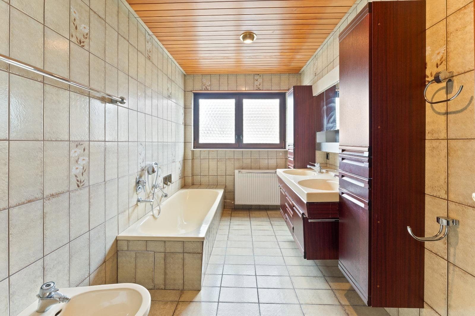 Prodej domu 320 m², pozemek 538 m², Gustav-Werner-Straße 10, Bönnigheim, Bádensko-Württembersko Prodej domu 320 m², pozemek 538 m², Gustav-Werner-Straße 10, Bönnigheim, Bádensko-Württembersko