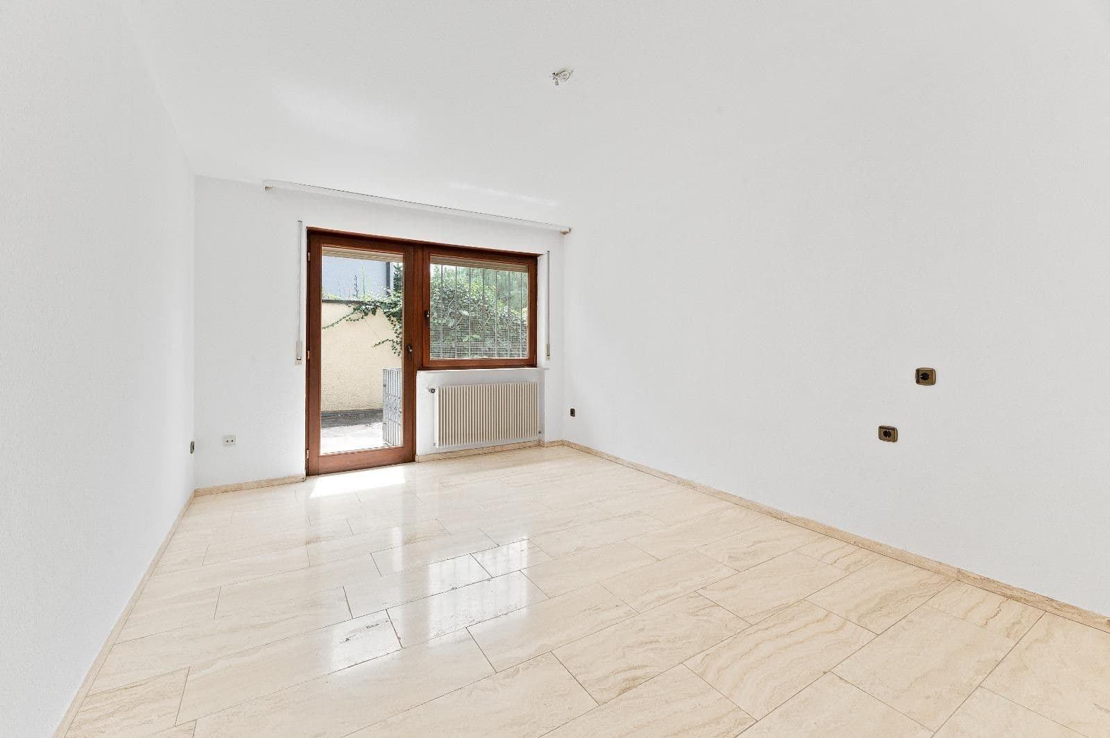 Prodej domu 320 m², pozemek 538 m², Gustav-Werner-Straße 10, Bönnigheim, Bádensko-Württembersko Prodej domu 320 m², pozemek 538 m², Gustav-Werner-Straße 10, Bönnigheim, Bádensko-Württembersko
