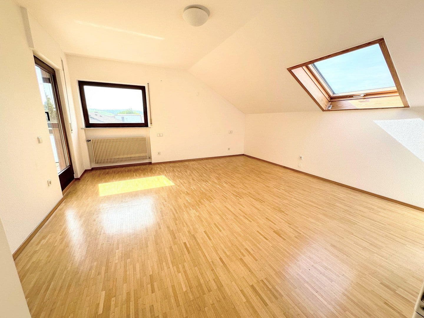 Prodej domu 320 m², pozemek 538 m², Gustav-Werner-Straße 10, Bönnigheim, Bádensko-Württembersko Prodej domu 320 m², pozemek 538 m², Gustav-Werner-Straße 10, Bönnigheim, Bádensko-Württembersko