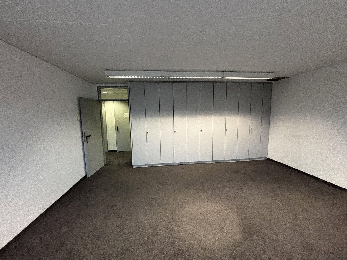 Pronájem kanceláře 600 m², Moselstr. 14, Neuss, Severní Porýní-Vestfálsko Pronájem kanceláře 600 m², Moselstr. 14, Neuss, Severní Porýní-Vestfálsko
