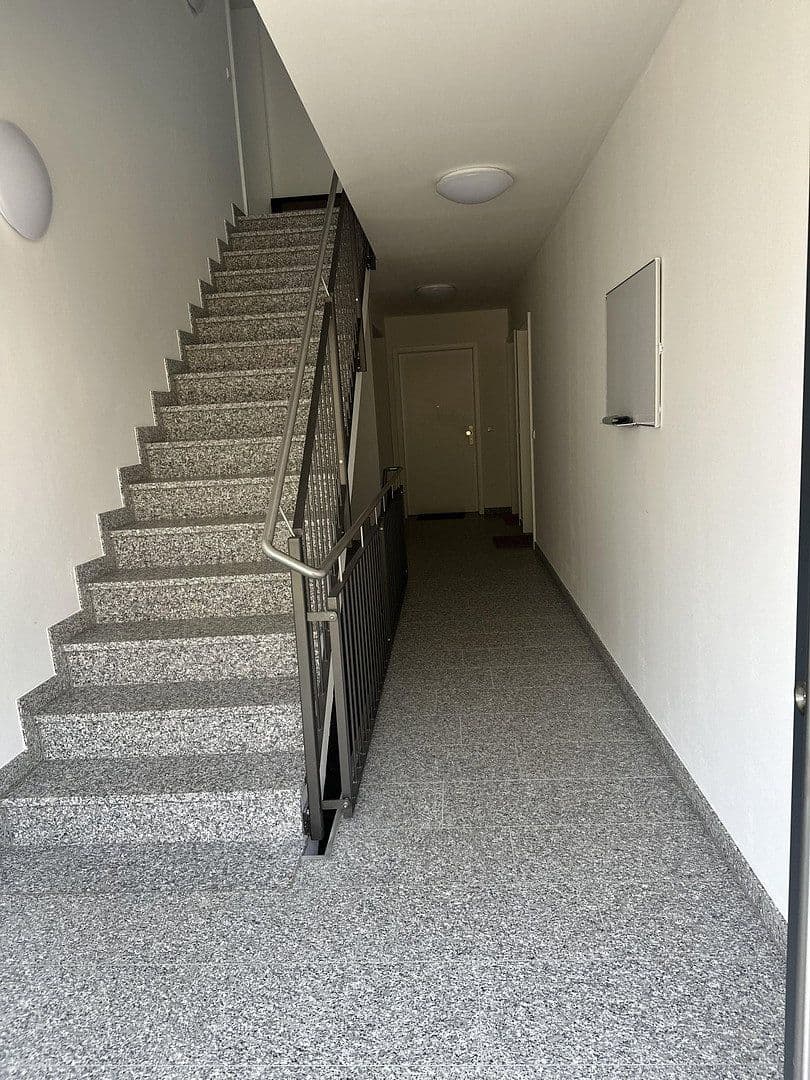 Pronájem bytu 1+1 35 m², Schleißheimerstrasse 433, München - Am Hart, Bavorsko Pronájem bytu 1+1 35 m², Schleißheimerstrasse 433, München - Am Hart, Bavorsko