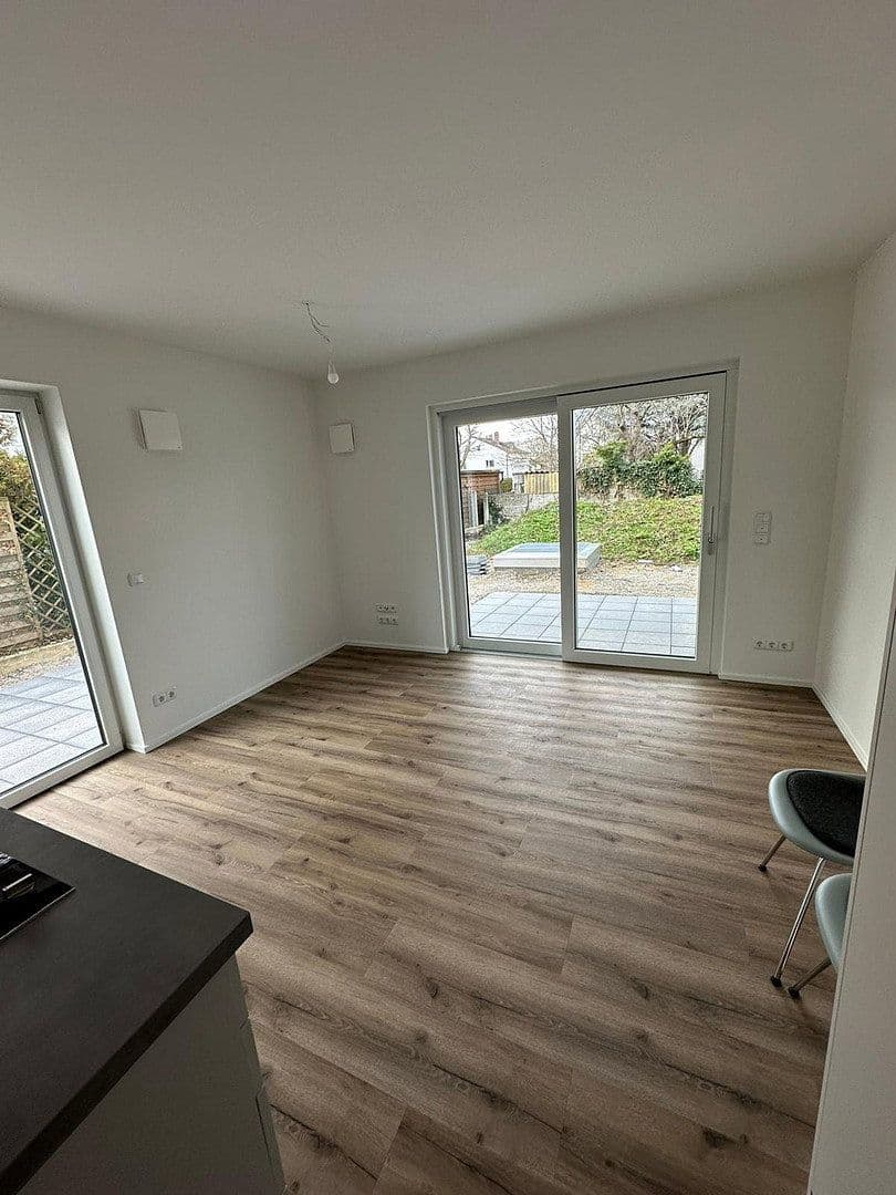 Pronájem bytu 1+1 35 m², Schleißheimerstrasse 433, München - Am Hart, Bavorsko Pronájem bytu 1+1 35 m², Schleißheimerstrasse 433, München - Am Hart, Bavorsko