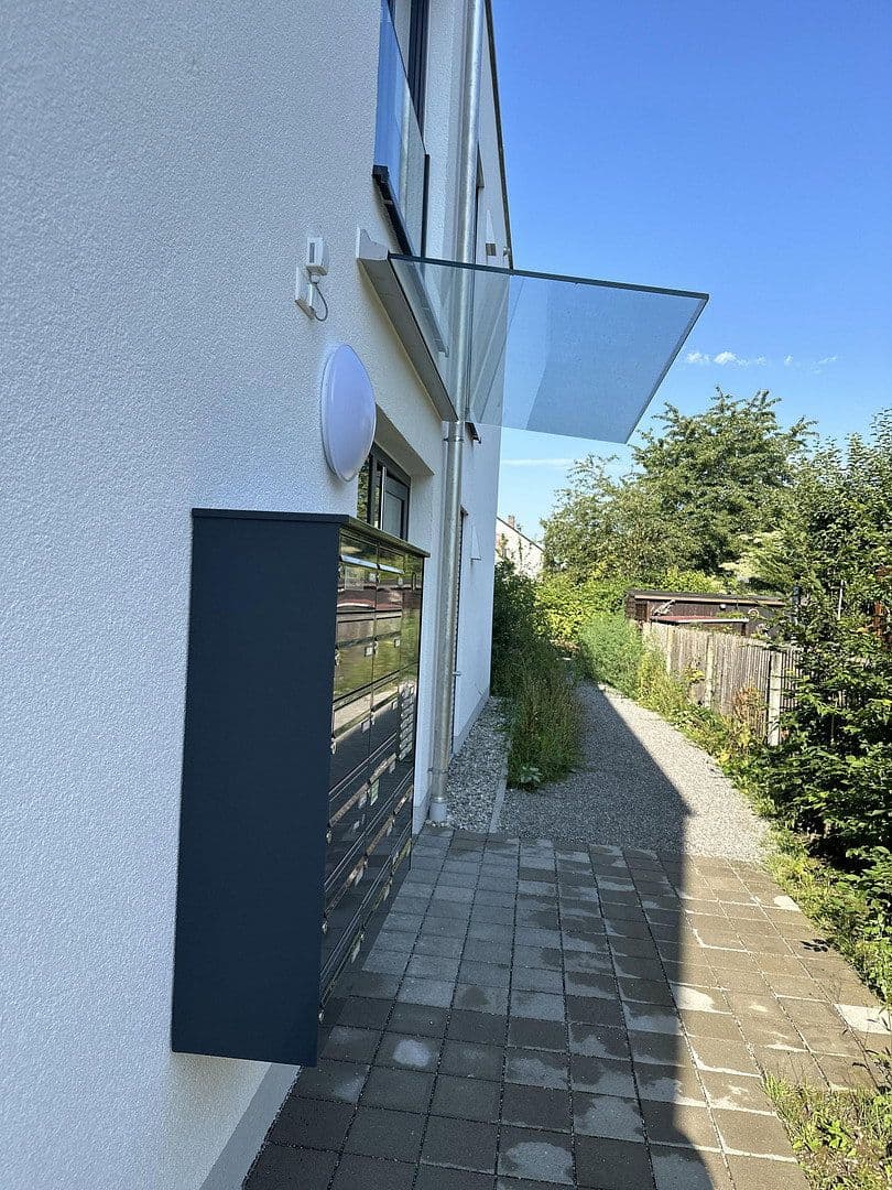 Pronájem bytu 1+1 35 m², Schleißheimerstrasse 433, München - Am Hart, Bavorsko Pronájem bytu 1+1 35 m², Schleißheimerstrasse 433, München - Am Hart, Bavorsko