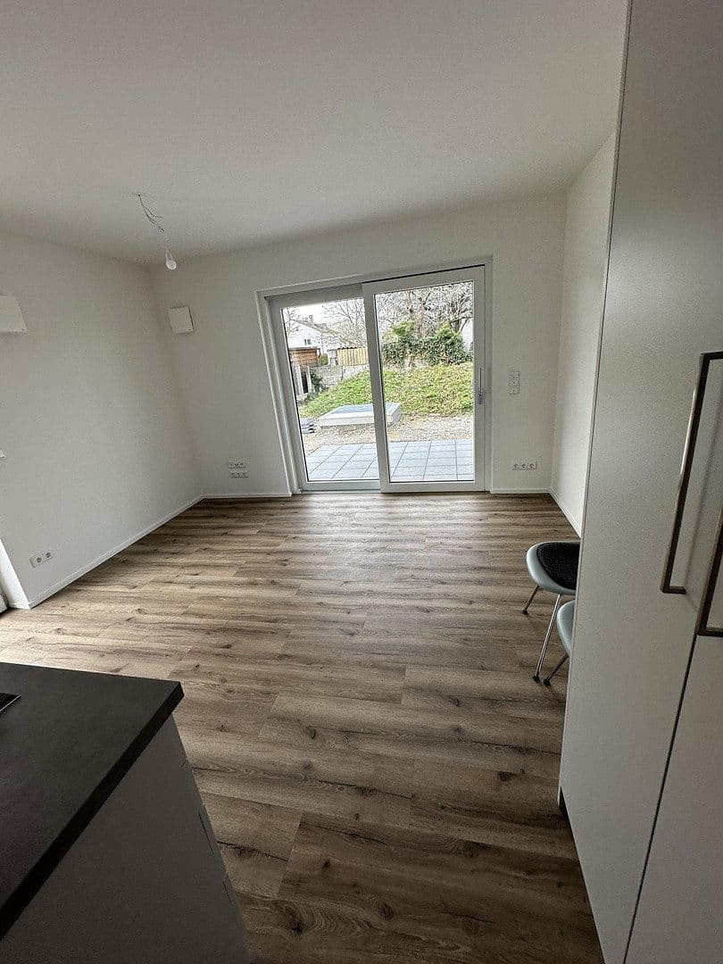 Pronájem bytu 1+1 35 m², Schleißheimerstrasse 433, München - Am Hart, Bavorsko Pronájem bytu 1+1 35 m², Schleißheimerstrasse 433, München - Am Hart, Bavorsko