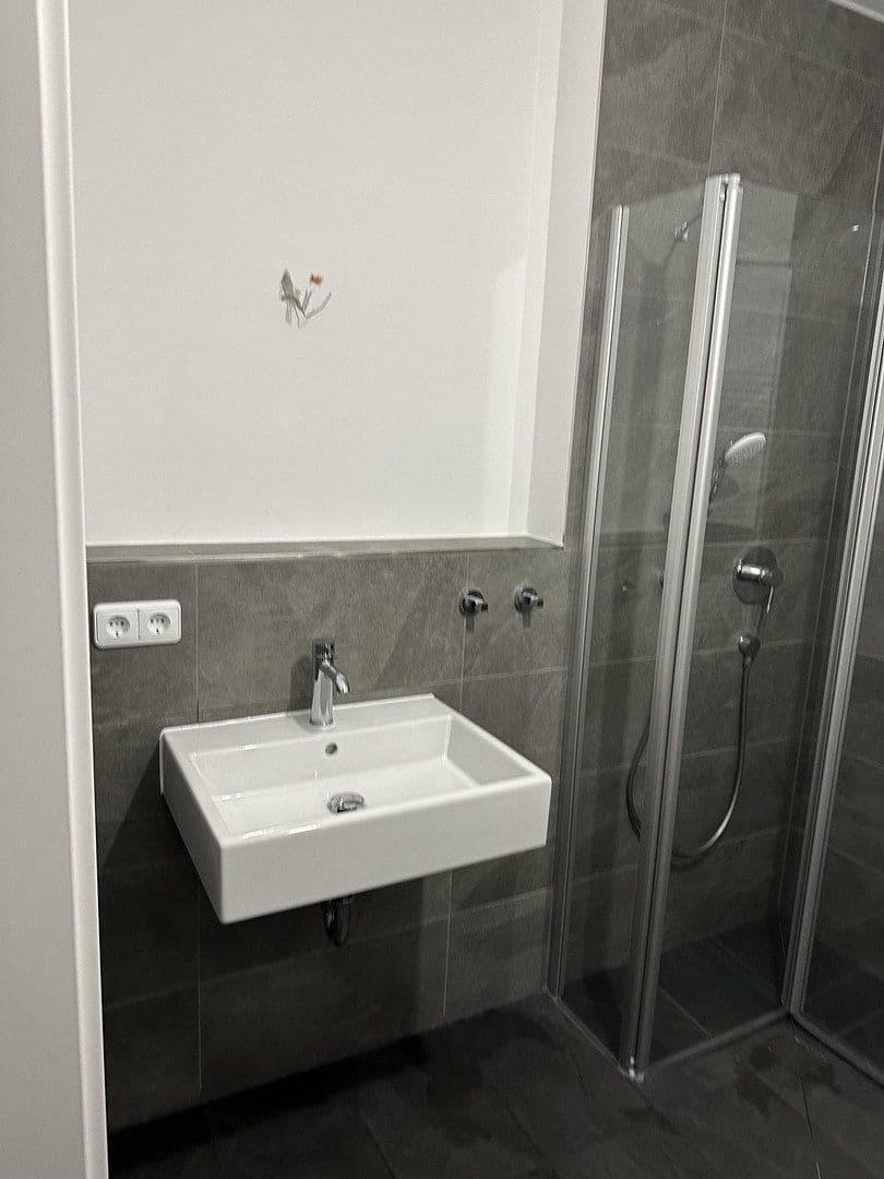 Pronájem bytu 1+1 35 m², Schleißheimerstrasse 433, München - Am Hart, Bavorsko Pronájem bytu 1+1 35 m², Schleißheimerstrasse 433, München - Am Hart, Bavorsko