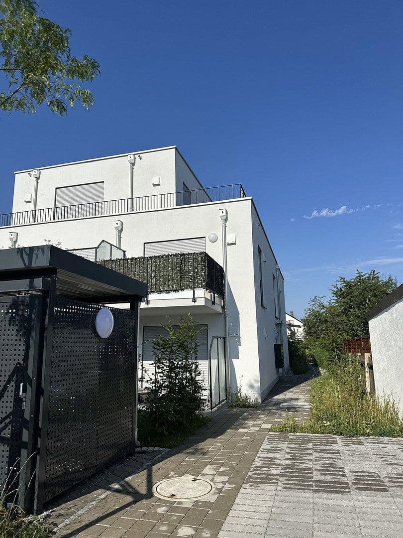 Pronájem bytu 1+1 35 m², Schleißheimerstrasse 433, München - Am Hart, Bavorsko Pronájem bytu 1+1 35 m², Schleißheimerstrasse 433, München - Am Hart, Bavorsko
