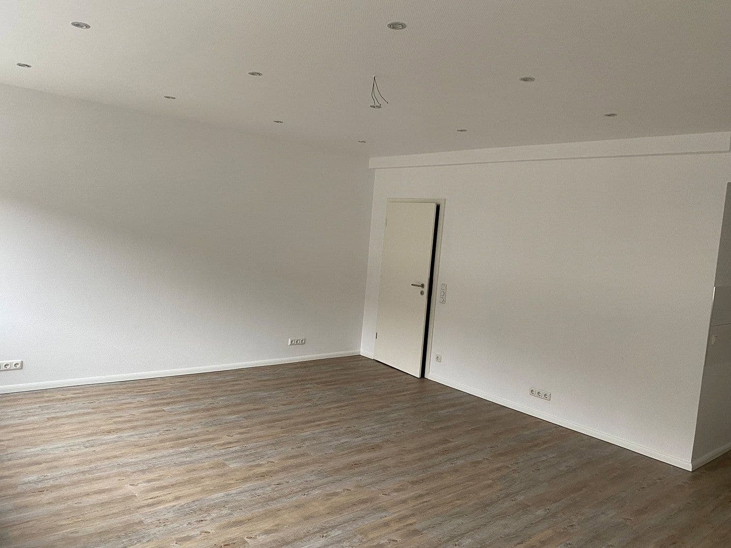 Pronájem bytu 1+1 39 m², Hochemmericher Straße 64, Duisburg, Severní Porýní-Vestfálsko Pronájem bytu 1+1 39 m², Hochemmericher Straße 64, Duisburg, Severní Porýní-Vestfálsko