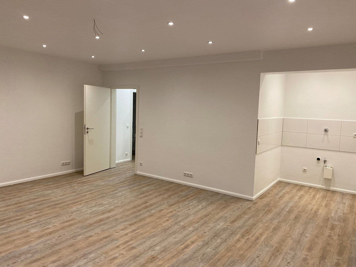 Pronájem bytu 1+1 39 m², Hochemmericher Straße 64, Duisburg, Severní Porýní-Vestfálsko Pronájem bytu 1+1 39 m², Hochemmericher Straße 64, Duisburg, Severní Porýní-Vestfálsko