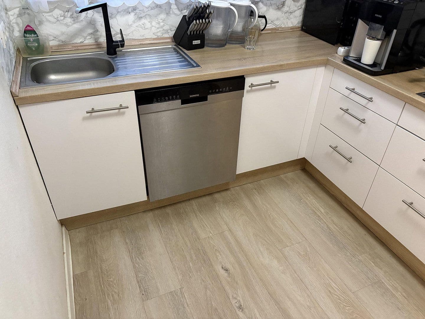Pronájem bytu 4+1 110 m², Moltkestr. 23, Lahr/Schwarzwald, Bádensko-Württembersko Pronájem bytu 4+1 110 m², Moltkestr. 23, Lahr/Schwarzwald, Bádensko-Württembersko