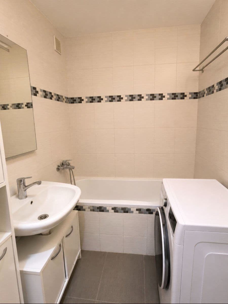 Prodej bytu 3+1 67 m², M. Chlajna, České Budějovice, Jihočeský kraj Prodej bytu 3+1 67 m², M. Chlajna, České Budějovice, Jihočeský kraj