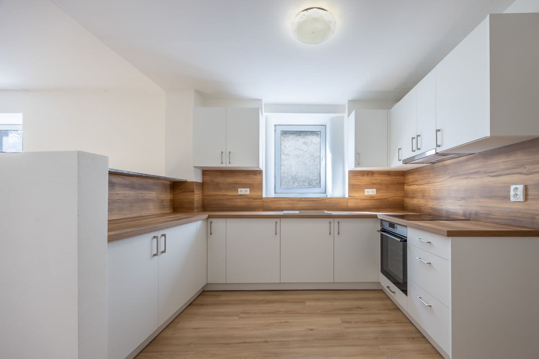 Prodej domu 120 m², pozemek 483 m², Chožov, Ústecký kraj Prodej domu 120 m², pozemek 483 m², Chožov, Ústecký kraj
