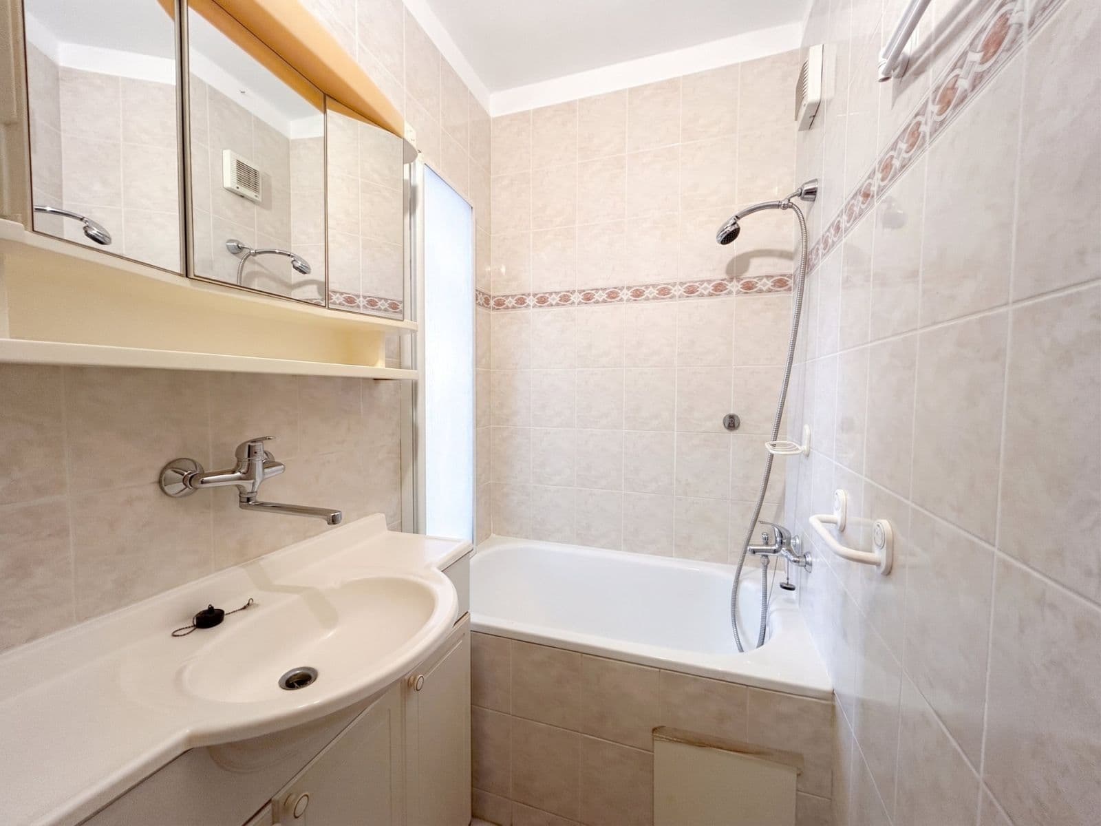Pronájem bytu 2+kk 40 m², U Sluncové, Praha, Praha Pronájem bytu 2+kk 40 m², U Sluncové, Praha, Praha