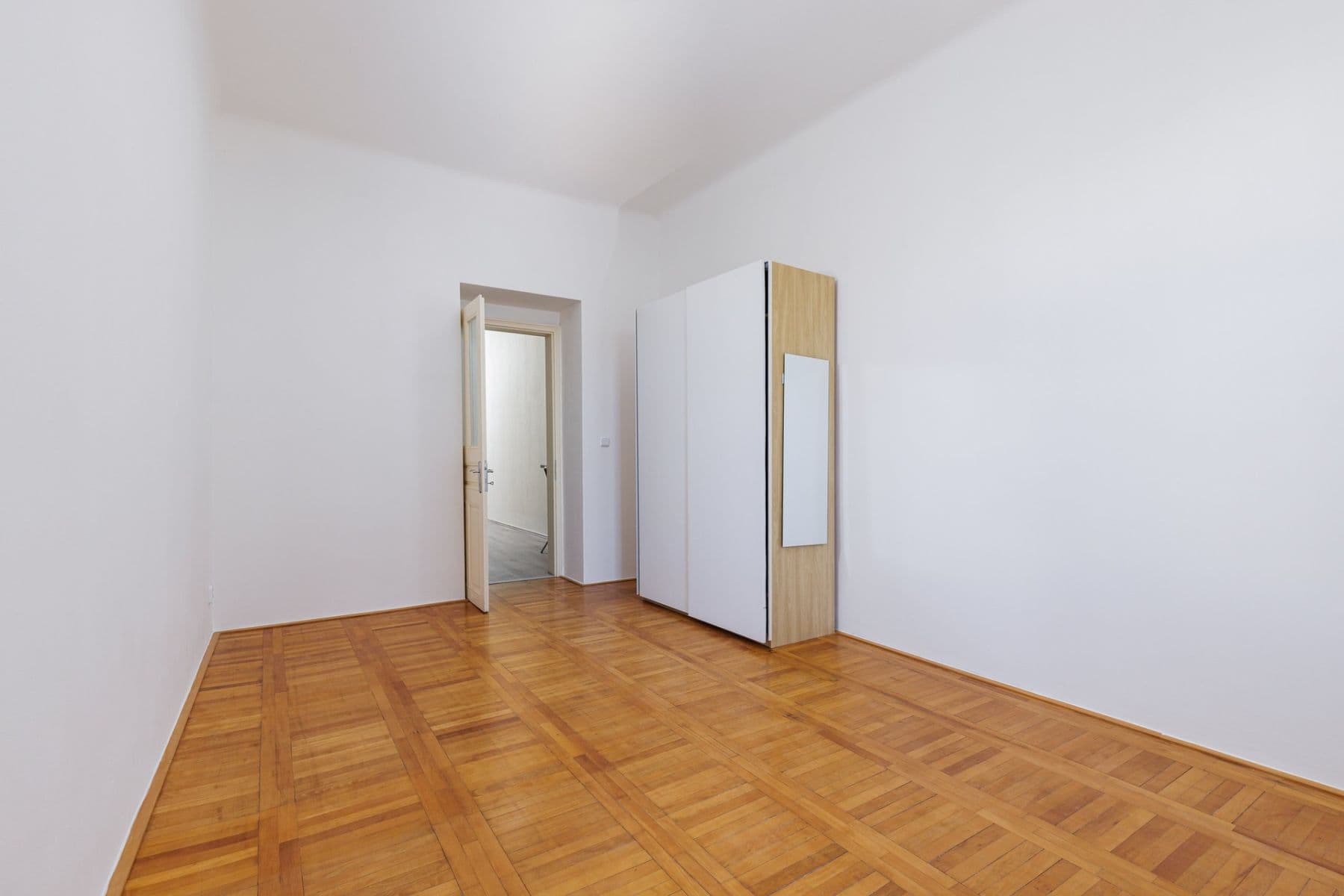 Pronájem bytu 1+1 40 m², Kamenická, Praha, Praha Pronájem bytu 1+1 40 m², Kamenická, Praha, Praha