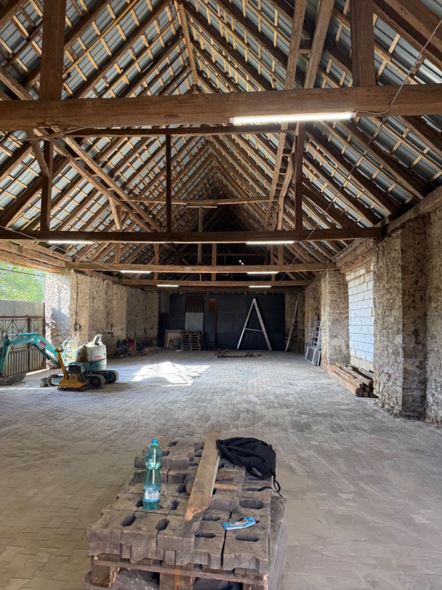 Pronájem nebytového prostoru 350 m², Bykoš, Středočeský kraj Pronájem nebytového prostoru 350 m², Bykoš, Středočeský kraj