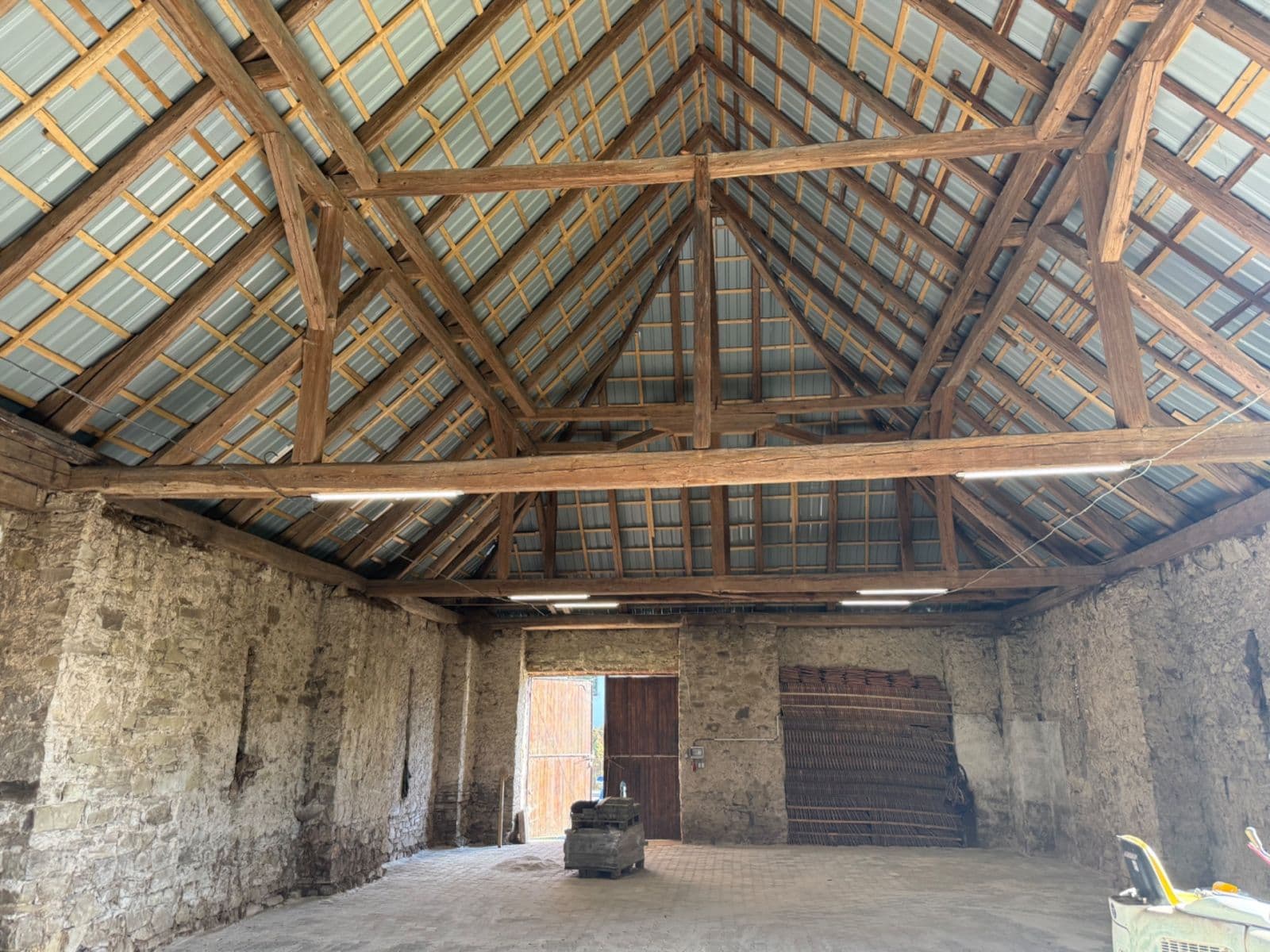 Pronájem nebytového prostoru 350 m², Bykoš, Středočeský kraj Pronájem nebytového prostoru 350 m², Bykoš, Středočeský kraj